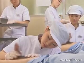 Japānieši medmāsa slurping sperma ārā no uzbudinātas penis