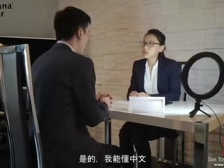 Charmant brunette séduit baise son asiatique interviewer - bananafever
